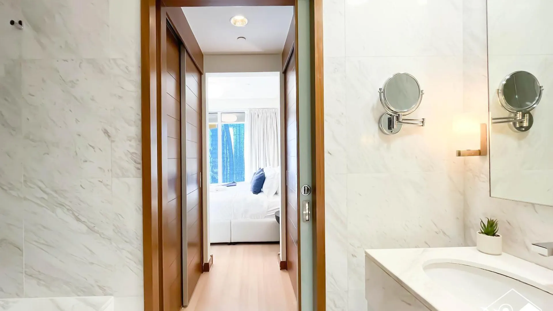 Burj Khalifa View Suite Steps From Dubai Mall