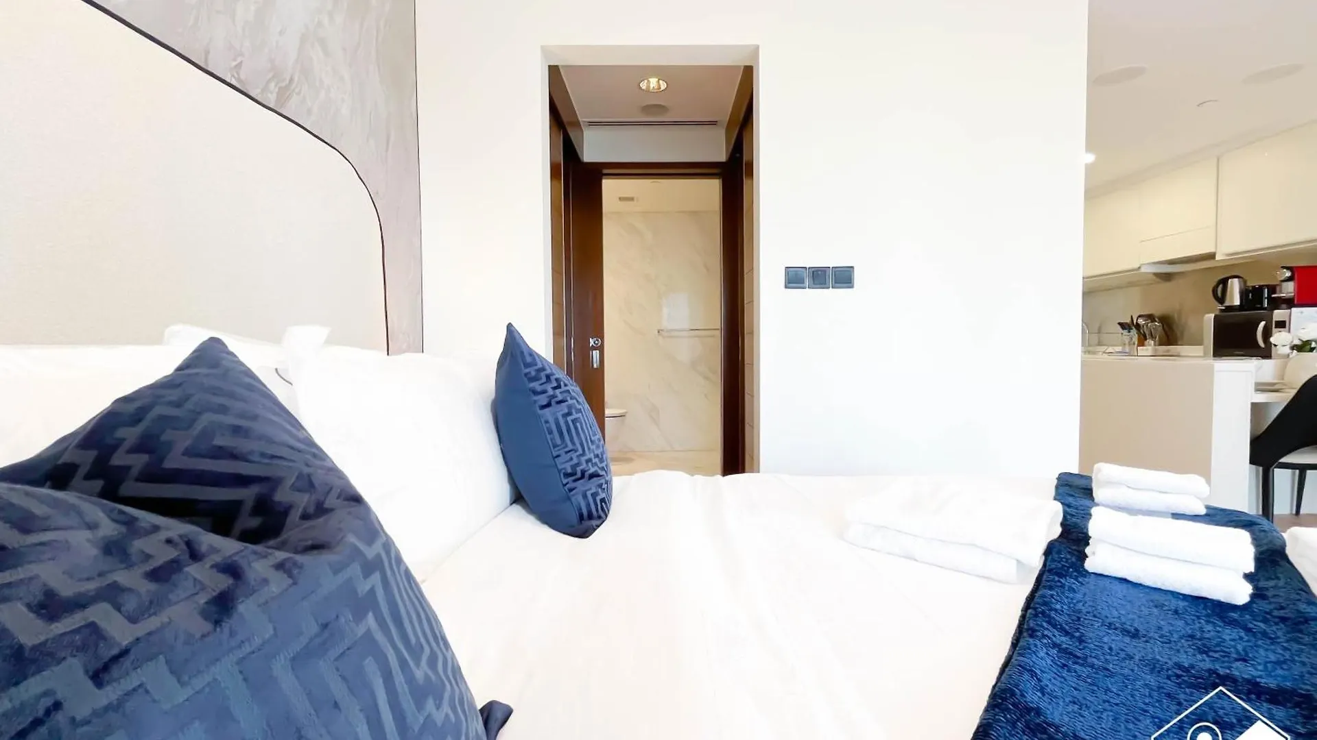 Burj Khalifa View Suite Steps From Dubai Mall 0*,  United Arab Emirates