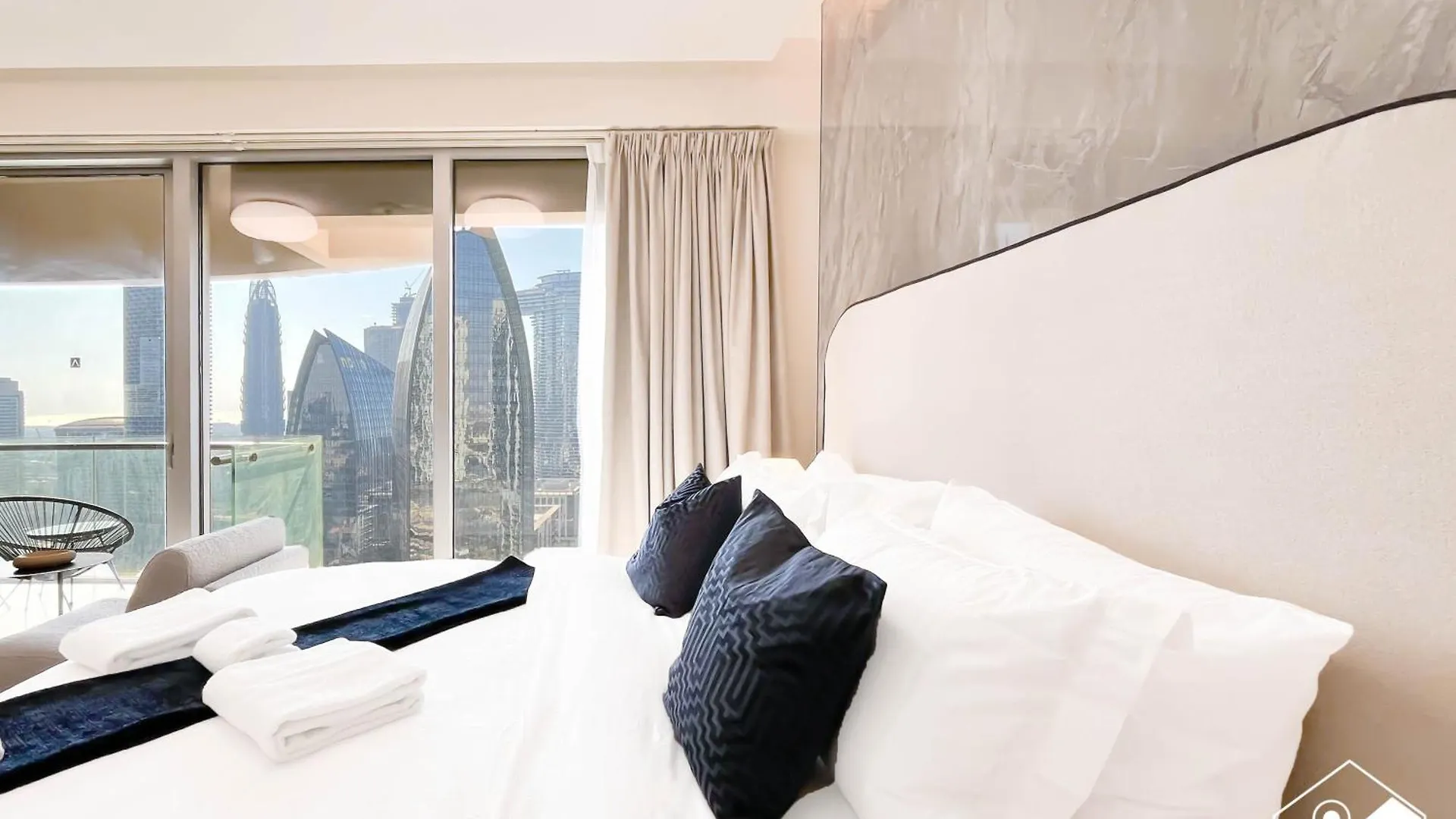 Burj Khalifa View Suite Steps From Dubai Mall Apartment